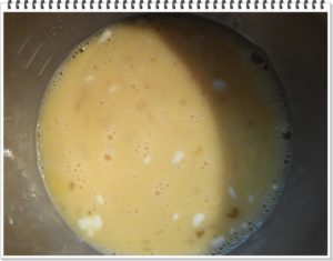 1.溶いた卵にだし醤油と片栗粉少々混ぜる。