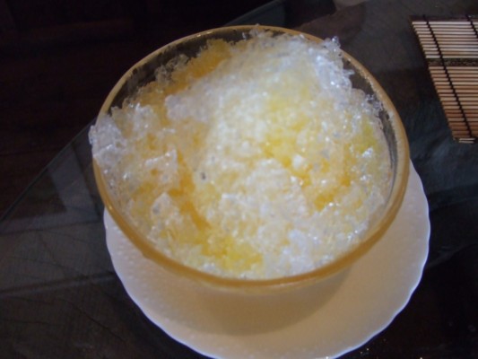 かき氷(マンゴーシロップ入り)